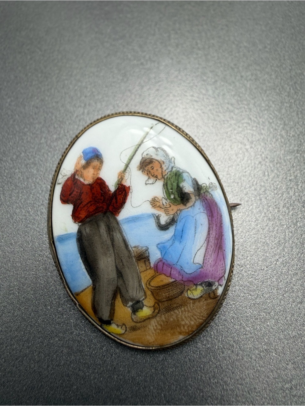 🎊🎂🎉Vintage Hand Painted Brooch Dutch Kids Fishing #119po